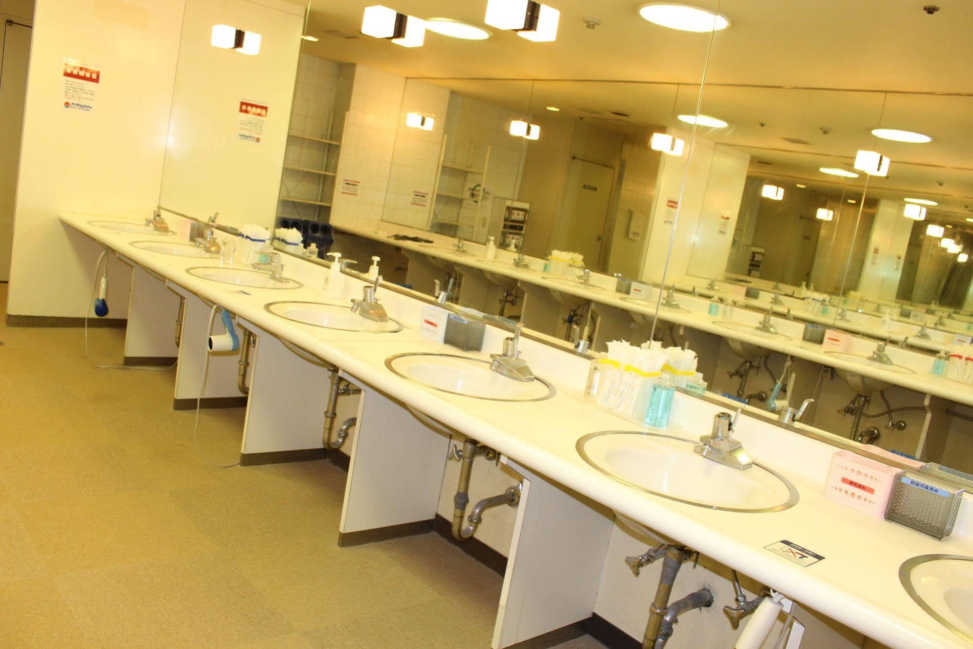 Capsule Hotel Asahi Plaza Shinsaibashi Osaka Zewnętrze zdjęcie