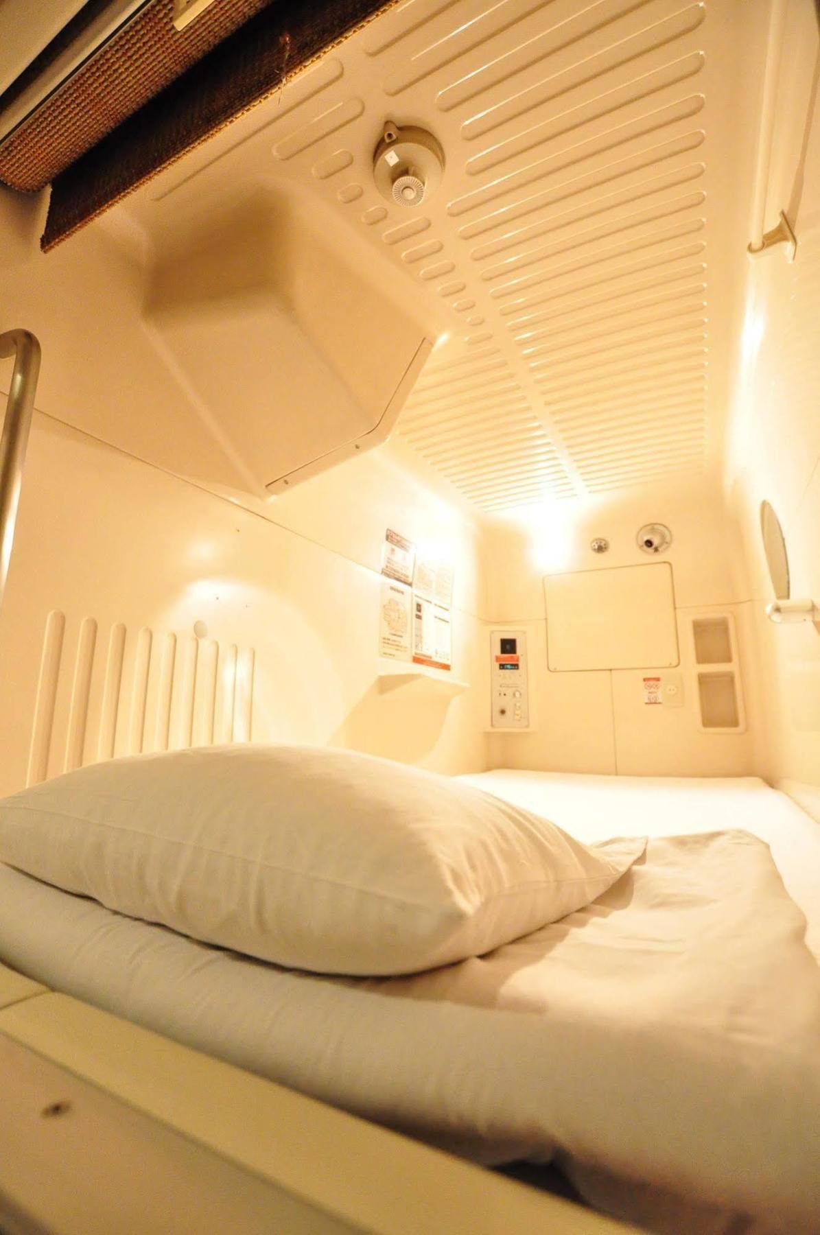 Capsule Hotel Asahi Plaza Shinsaibashi Osaka Zewnętrze zdjęcie